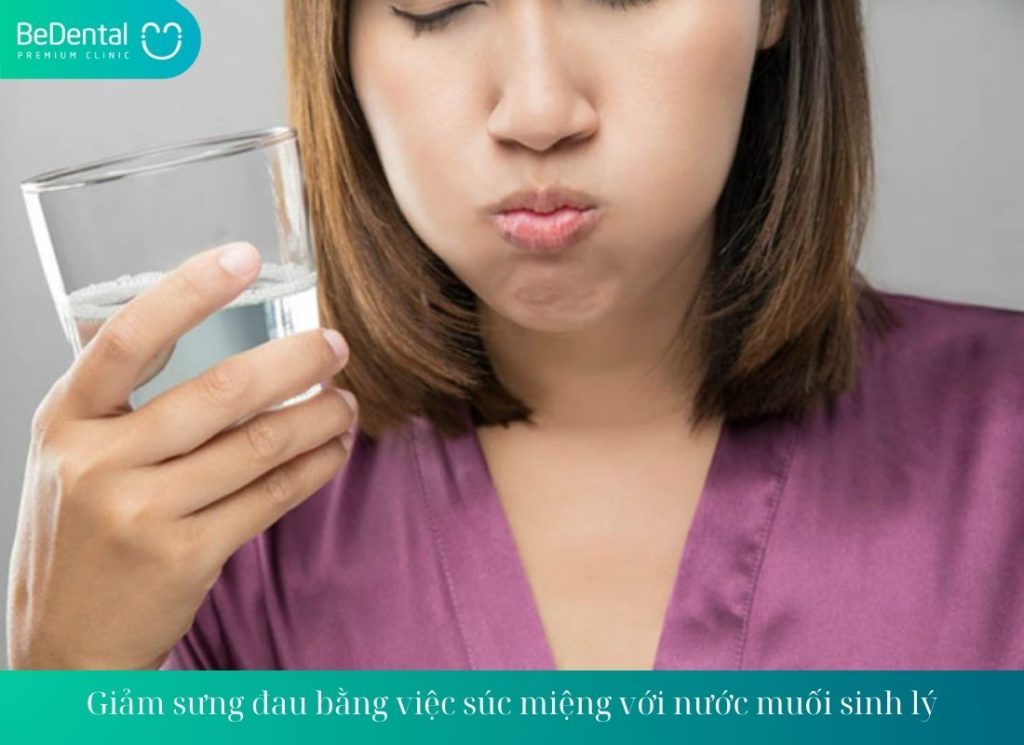 Giảm sưng đau, tránh viêm nhiễm bằng việc súc miệng với nước muối sinh lý