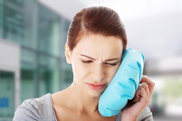 chườm đá chữa đau răng tại nhà