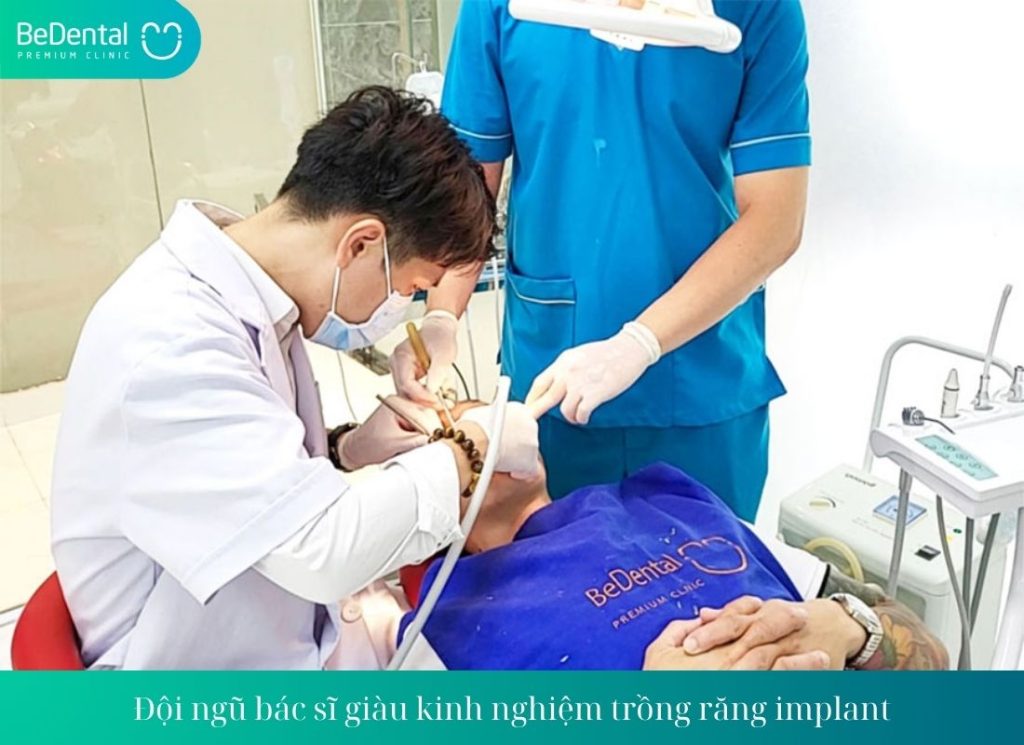 Đội ngũ bác sĩ giàu kinh nghiệm trồng răng implant