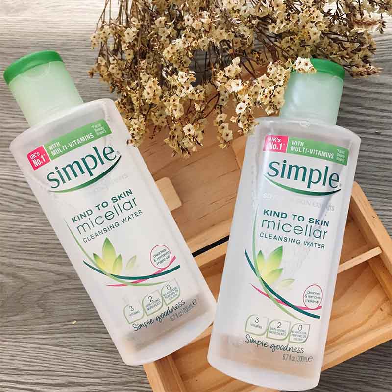 Nuoc tay trang cho da dau mun Simple Kind To Skin Micellar Cleansing Water