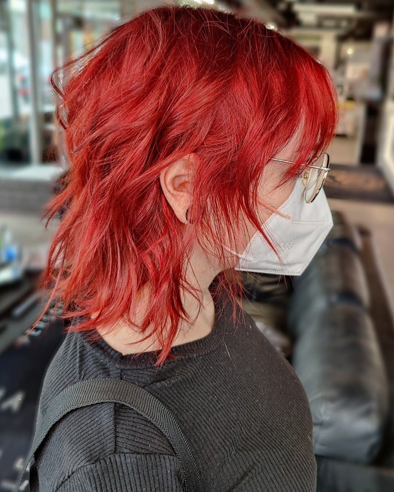 Màu đỏ thường xuyên được sử dụng để nhuộm tóc wolf cut