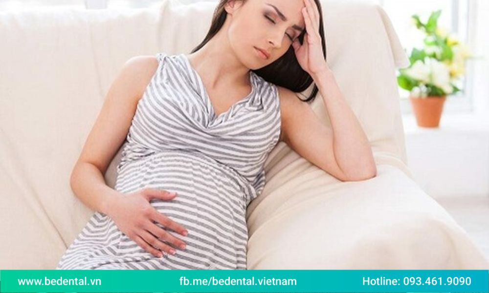 Mang thai có thể gây đau đầu buồn nôn
