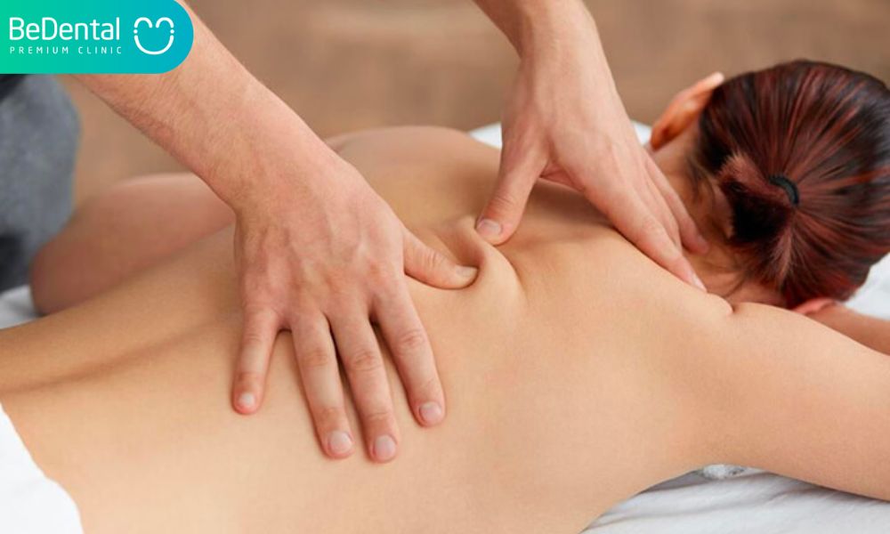 Bấm huyệt là phương pháp massage rất thịnh hành ngày nay