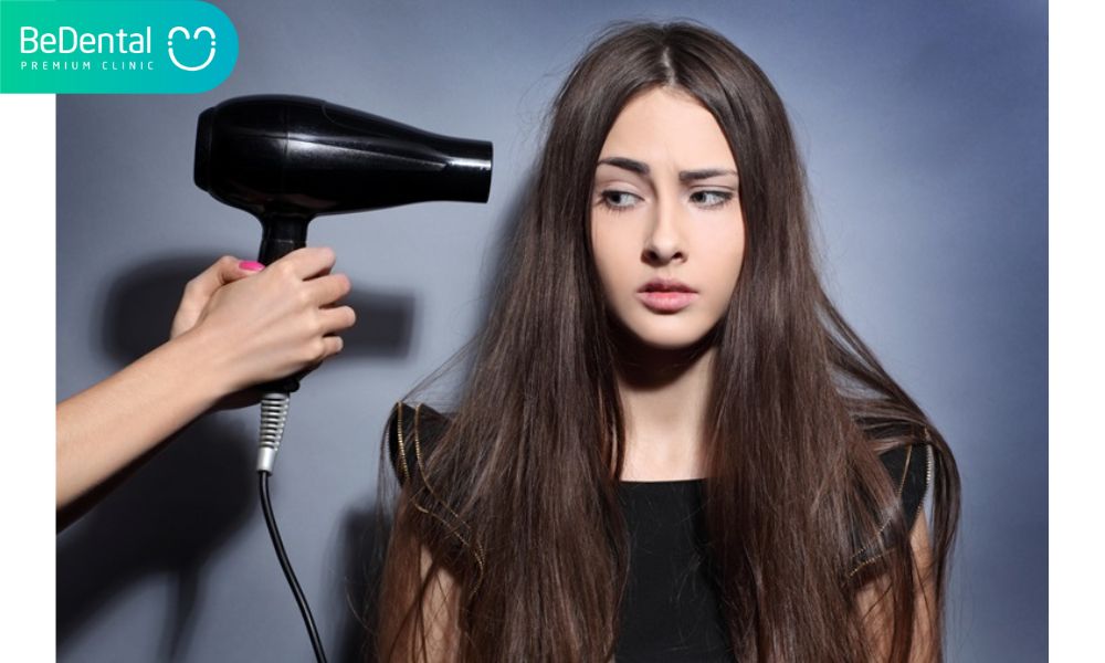 Máy sấy có thể khiến tóc nhuộm xơ rối hơn