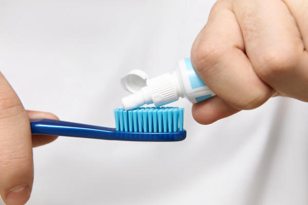 Đánh răng sao cho đúng cách sẽ hạn chế răng lung lay
