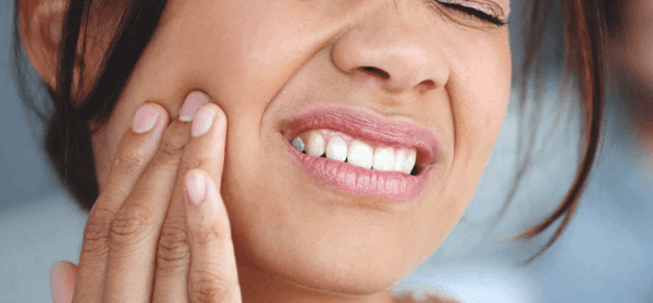Răng nhạy cảm có thể là dấu hiệu đầu tiên của các bệnh lý về răng.