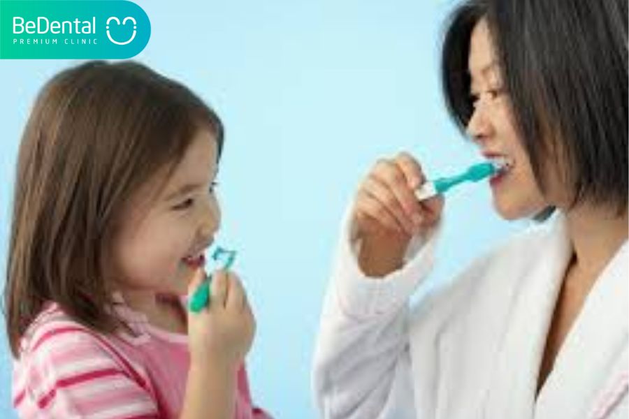 Đánh răng thường xuyên có thể giúp phòng ngừa viêm tuyến nước bọt