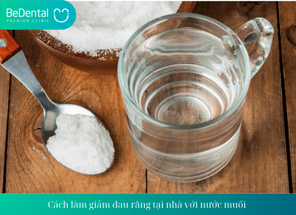 Nước muối sẽ làm sạch khu vực quanh răng và hạn chế tối đa cơn đau nhức