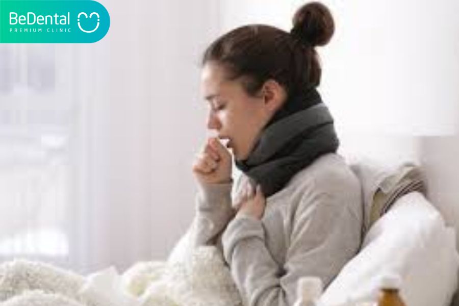 Triệu chứng của cảm cúm bao gồm mệt mỏi,ho,đau đầu,...