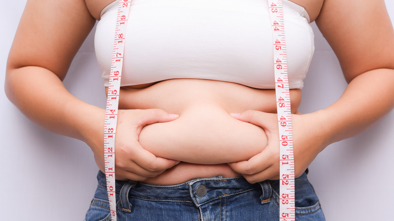 Cách bạn xác định xem mình có bao nhiêu mỡ bụng