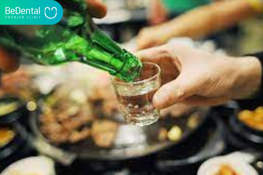 Lạm dụng rượu có thể gây ung thư lưỡi