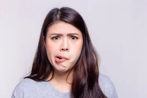 cách khắc phục méo miệng