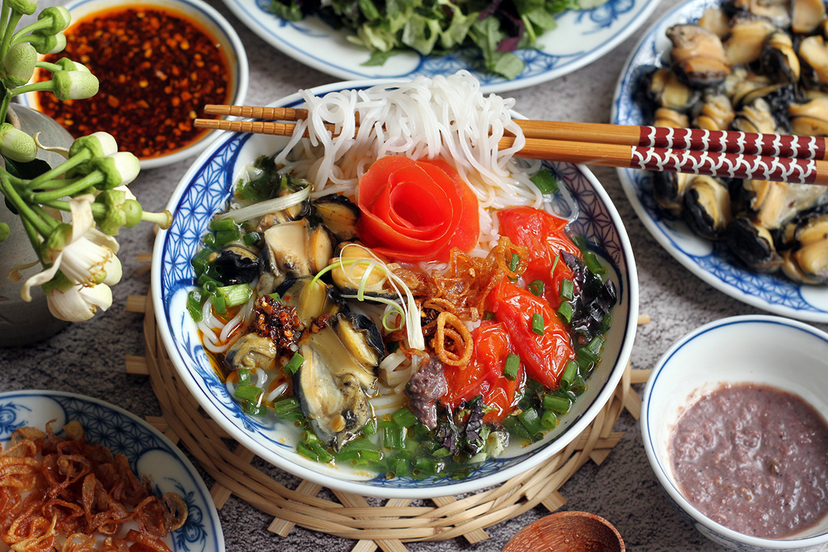 Top 15 must-try foods in Hanoi - Hanoi snail noodle soup