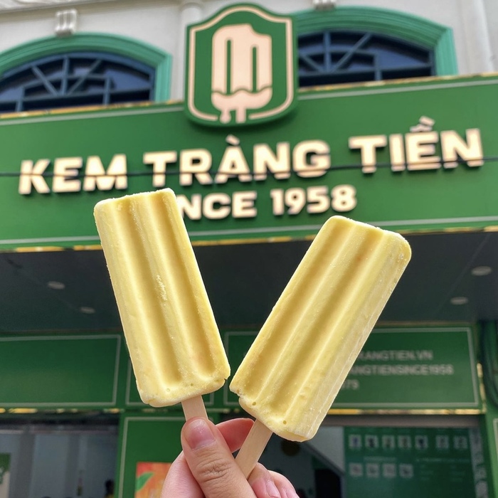 Top 15 must-try foods in Hanoi - Trang Tien ice cream - a long-standing specialty of Hanoi
