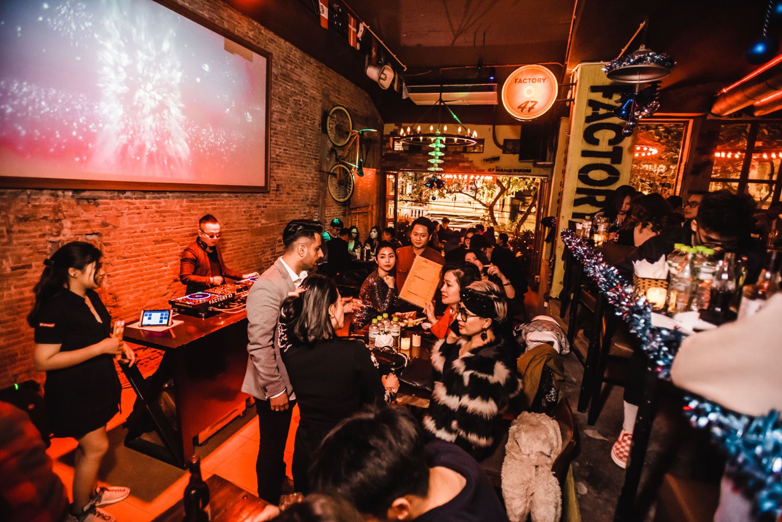 Top 10 Pubs In Hanoi That Worth Your Night!