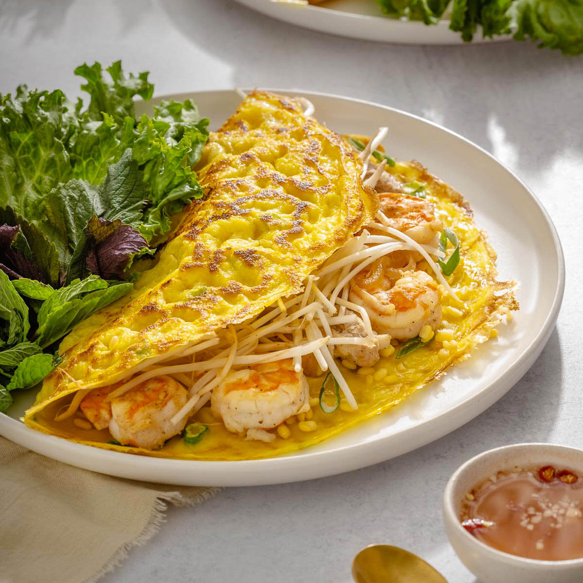 Top 20 must-try dishes in Ho Chi Minh City: Banh xeo - Vietnamese pancake stuffed with meat