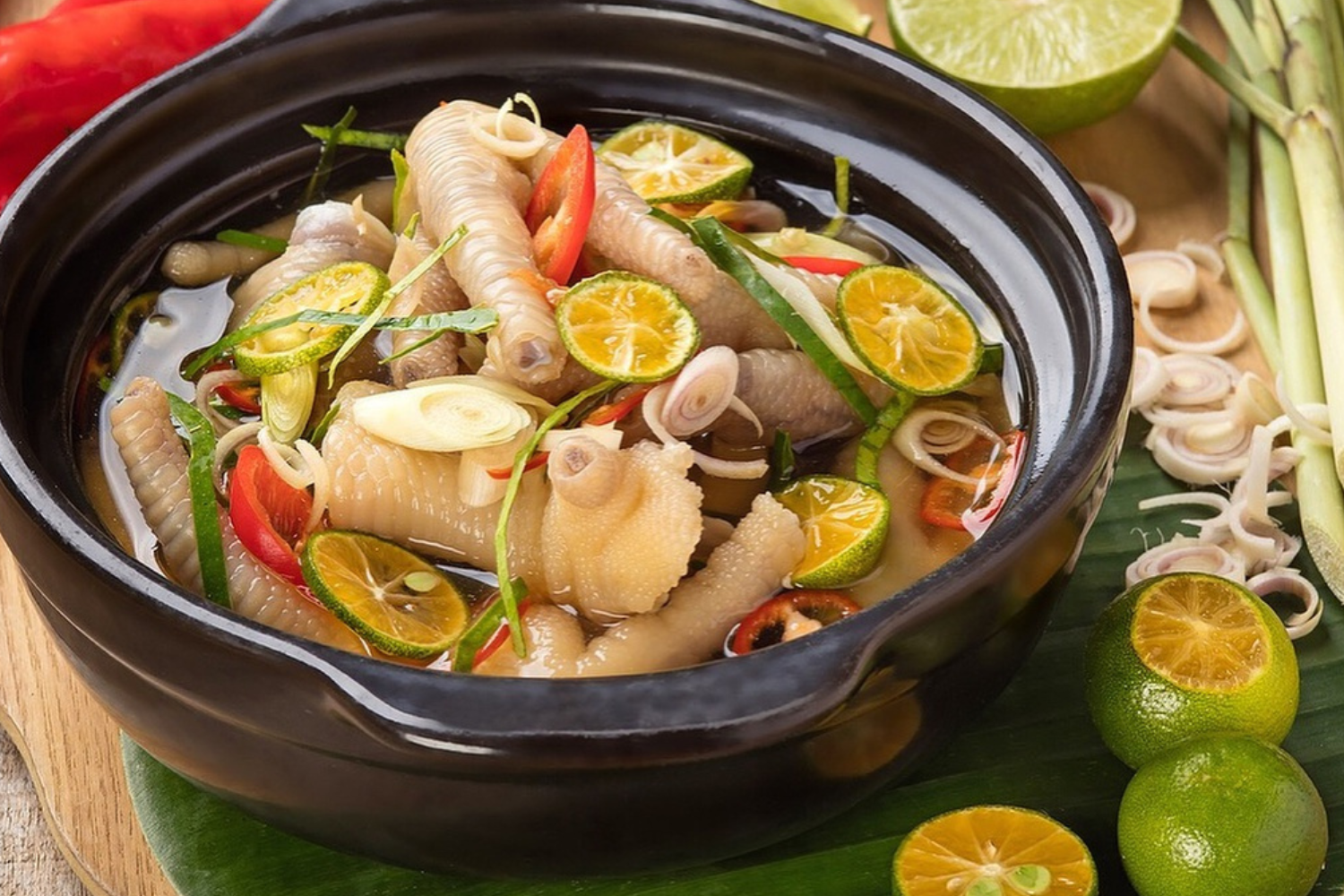 Top 10 unusual foods to try in Vietnam: Chan Ga (Chicken feet)