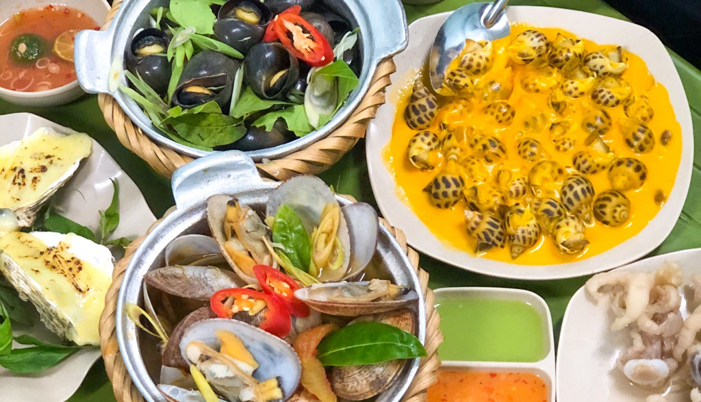 Top 20 must-try dishes in Ho Chi Minh City: Oc - Seafood dishes in general