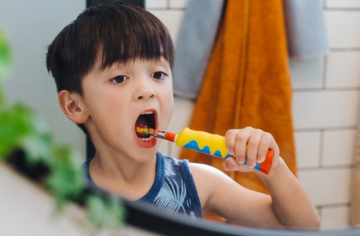 Có nên cho trẻ em dùng kem đánh răng của người lớn?
