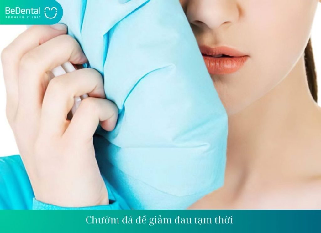 Chườm đá để giảm đau tạm thời 