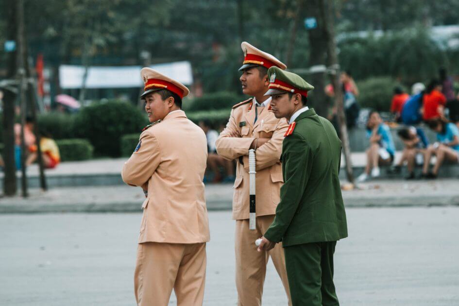 Tips to deal with vietnamese police