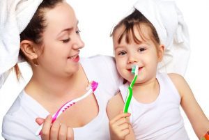 Vệ sinh răng miệng cho trẻ thường xuyên 