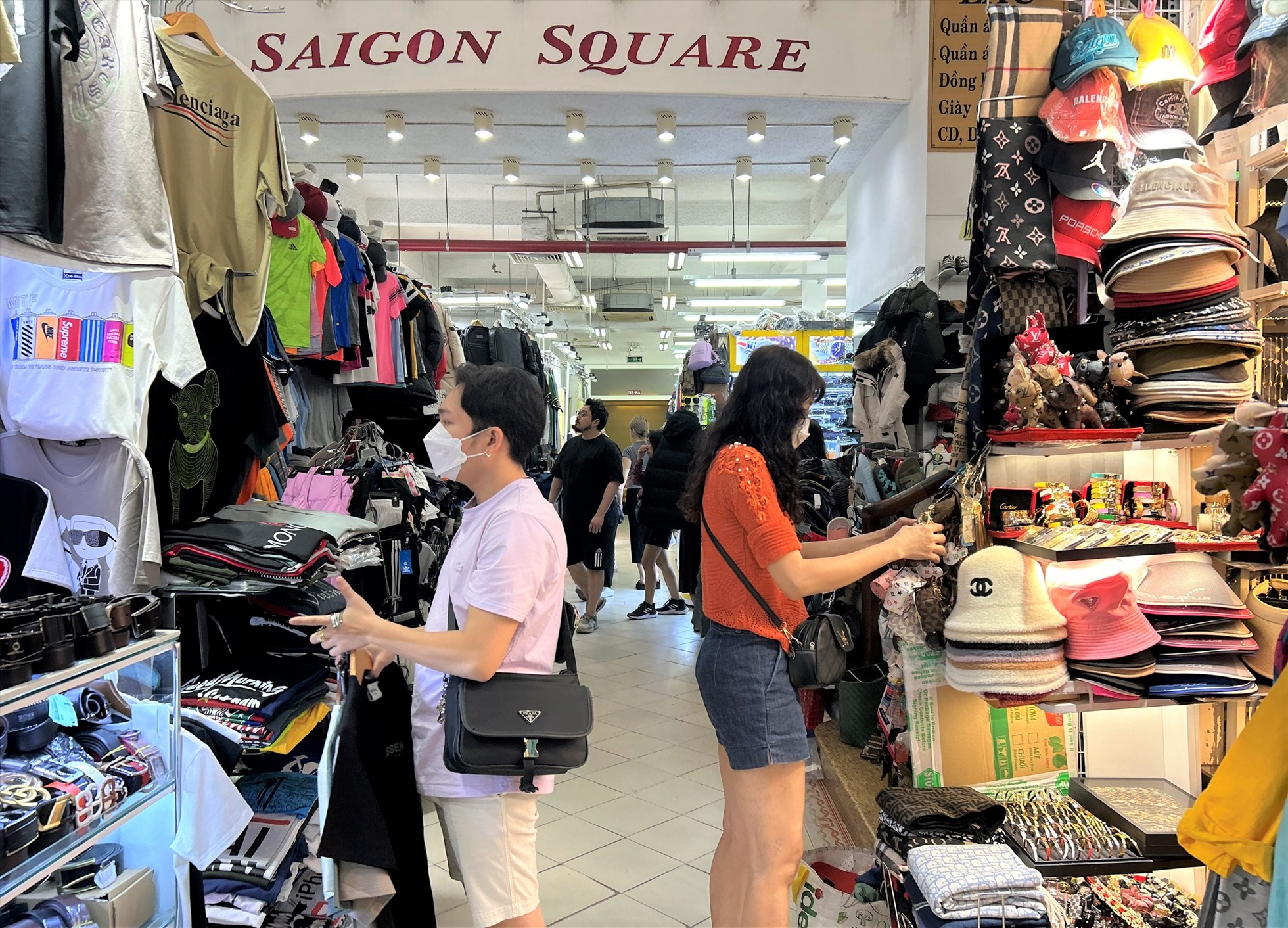 The 10+ best places to go shopping in Vietnam: Saigon Square