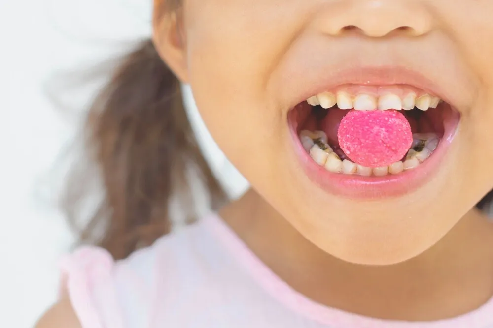 How to prevent baby from eating candy with tooth decay