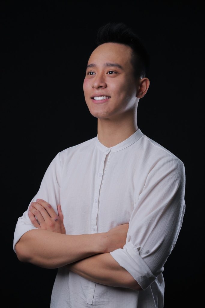 Vo Anh Duy takes the pilot test while having a broken tooth 3 lam rang su tai bedental