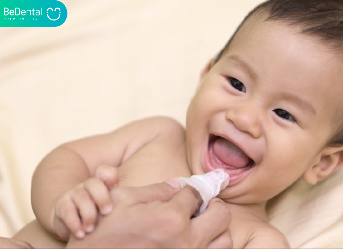 cách rơ lưỡi cho trẻ sơ sinh