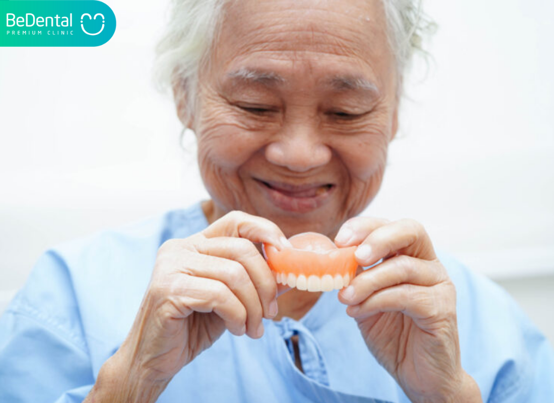 Trồng răng giả bị hôi có nguy hiểm không?