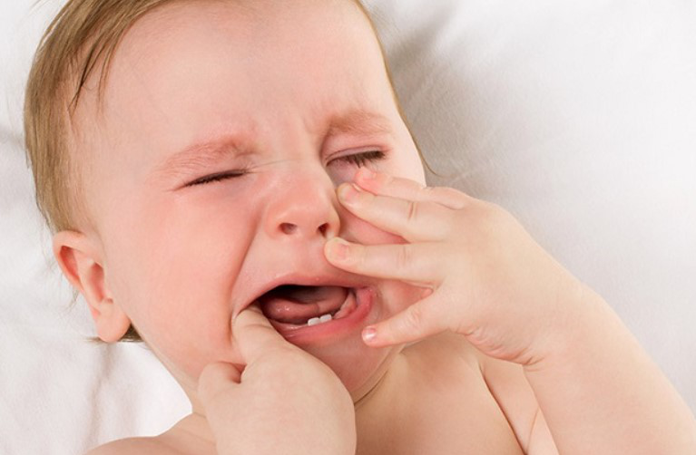Hình Ảnh Lợi Trẻ Sắp Mọc Răng Cửa