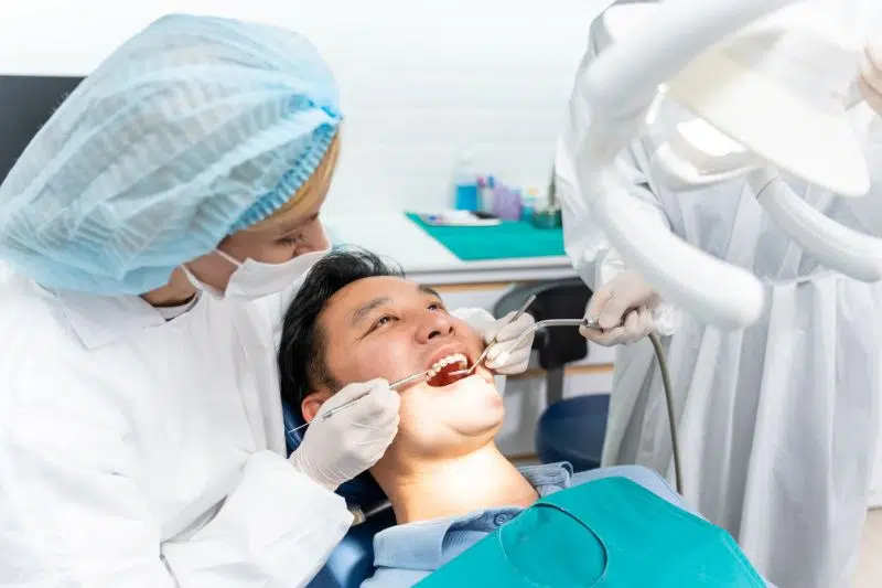 Bọc răng sứ bao nhiêu tiền? Bảng giá mới nhất và 3 điều bạn nên biết 5 Trồng răng Implant giá rẻ. Trồng răng Implant giá rẻ. Trồng răng Implant giá rẻ