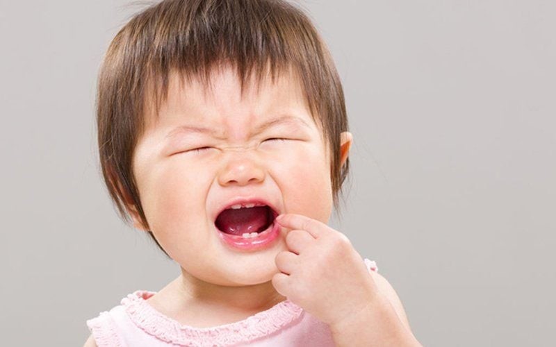 Bé sốt mọc răng: Dấu hiệu bình thường hay cảnh báo bất thường? 5 Bé sốt mọc răng. Bé sốt mọc răng. Bé sốt mọc răng. Bé sốt mọc răng