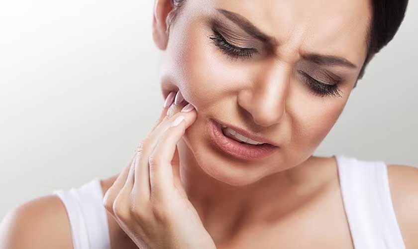 Dây Cung Niềng Răng Là Gì? Vai Trò Quan Trọng Trong Niềng Răng 4 cach giam dau rang nhanh nhat 1