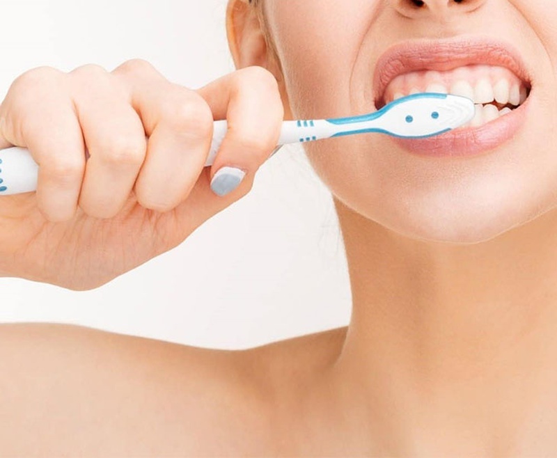 Nhức chân răng hàm trên: Nguyên nhân, dấu hiệu và cách xử lý hiệu quả 4 su that cach lam trang rang bang muoi co hieu qua nhu loi don1 5abb838c80