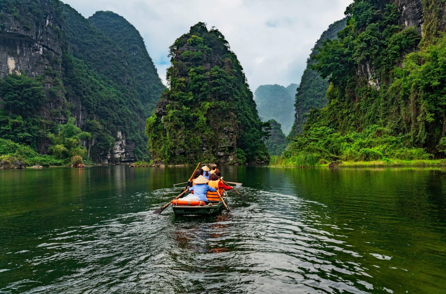 Ninh Binh Tours from Hanoi: Travel guide and itineraries 3 Ninh Binh Tours from Hanoi: Travel guide and itineraries
