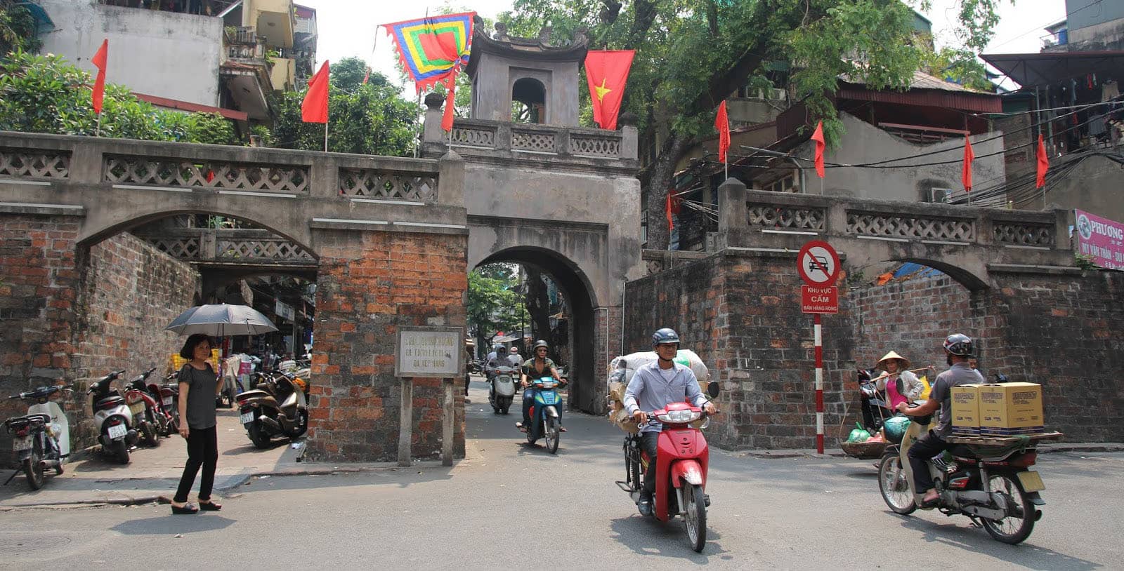 Hanoi walking tours: Old quarter route and highlights 6 hanoi walking tours 3