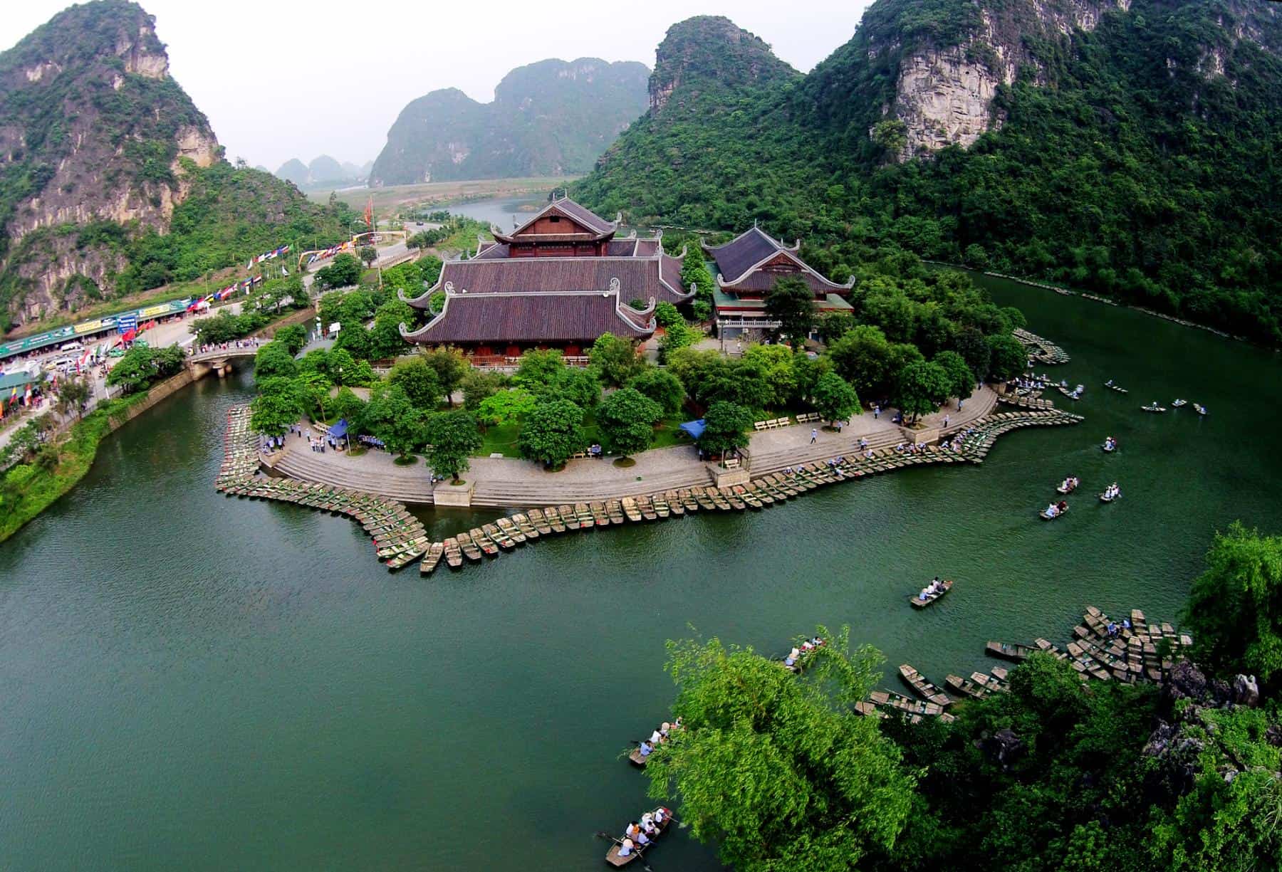 Ninh Binh Tours from Hanoi: Travel guide and itineraries 4 ninh binh attractions 2
