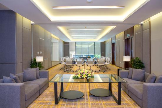 Prince Hotel Saigon 4