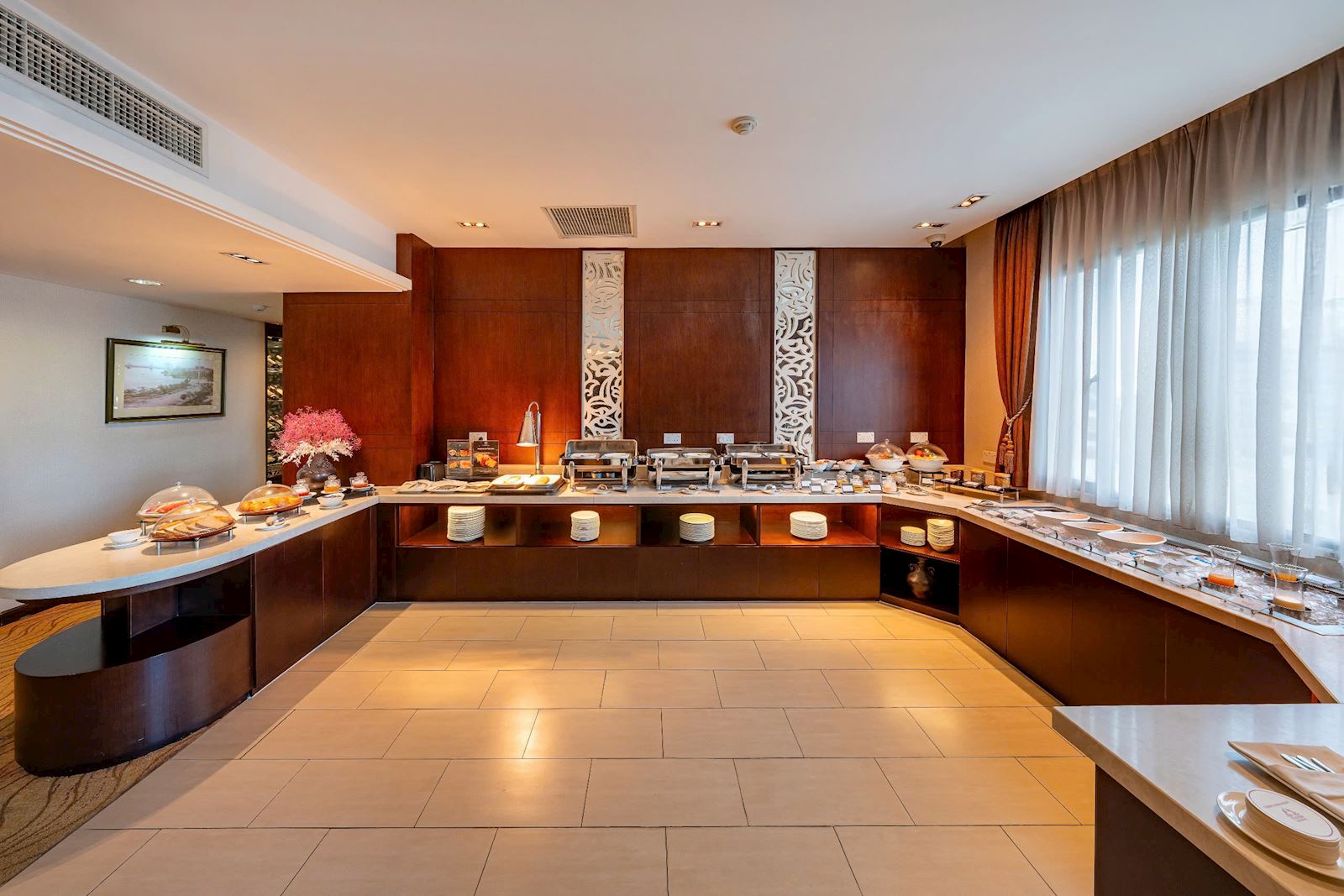 Prince Hotel Saigon 5